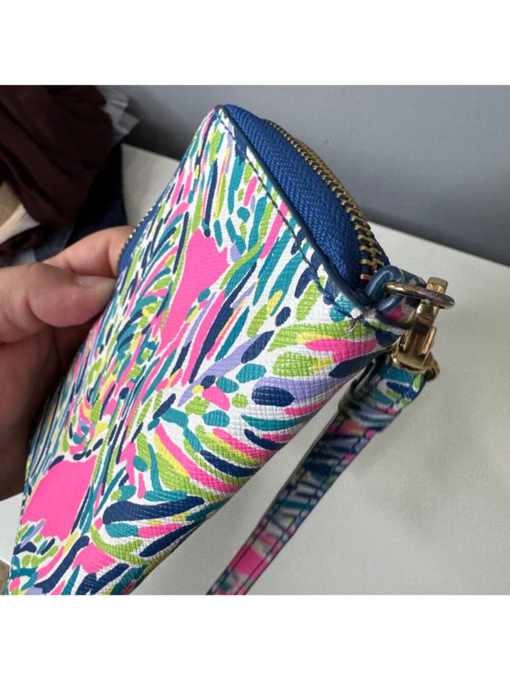 LILLY PULITZER tiki palm wristlet - Picture 7 of 8
